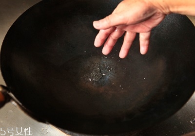 怎么煎魚不粘鍋不掉皮 煎魚不破皮技巧 怎么煎魚不粘鍋不掉皮 煎魚不破皮技巧