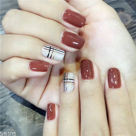 什么美甲顯手白又修長 氣質(zhì)花朵美甲具體步驟 什么美甲顯手白又修長 氣質(zhì)花朵美甲具體步驟