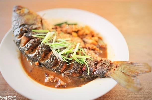 怎么煎魚不粘鍋不掉皮 煎魚不破皮技巧 怎么煎魚不粘鍋不掉皮 煎魚不破皮技巧