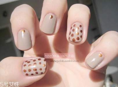 什么美甲顯手白又修長 氣質(zhì)花朵美甲具體步驟 什么美甲顯手白又修長 氣質(zhì)花朵美甲具體步驟