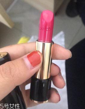 口紅筆和口紅的區(qū)別 口紅筆適合新手化妝 口紅筆和口紅的區(qū)別 口紅筆適合新手化妝