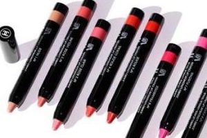 口紅筆和口紅的區(qū)別 口紅筆適合新手化妝 口紅筆和口紅的區(qū)別 口紅筆適合新手化妝