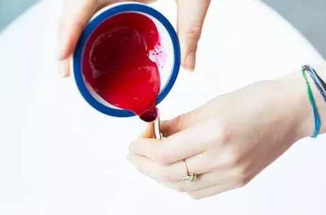 口紅融化了可以放冰箱嗎？冰凍3小時(shí)即可恢復(fù)