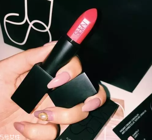 口紅融化了可以放冰箱嗎？冰凍3小時(shí)即可恢復(fù)