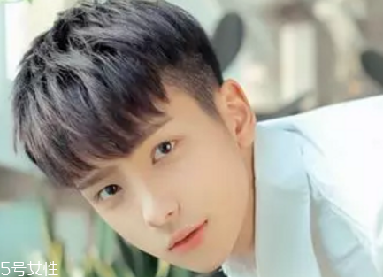 男士怎么樣設(shè)計發(fā)型好看？4款帥氣穩(wěn)重發(fā)型