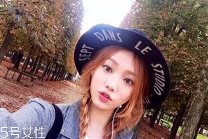 李圣經(jīng)同款美瞳價(jià)格多少錢(qián) 日拋隱形眼鏡佩戴方法