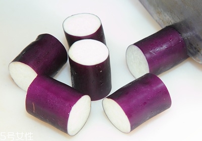 怎樣煮茄子不變色 煮茄子不變色技巧 怎樣煮茄子不變色 煮茄子不變色技巧