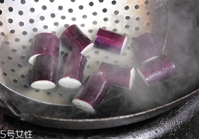 怎樣煮茄子不變色 煮茄子不變色技巧 怎樣煮茄子不變色 煮茄子不變色技巧