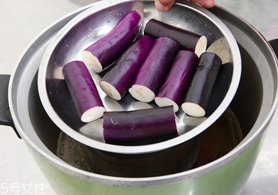 怎樣煮茄子不變色 煮茄子不變色技巧 怎樣煮茄子不變色 煮茄子不變色技巧