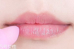 變色潤唇膏有害嗎？好的品牌孕婦都能用