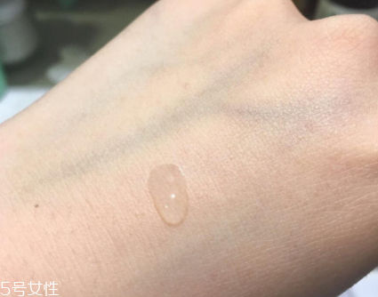 樂敦CC能涂在痘痘上嗎？痘痘與痘印均能改善