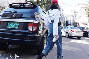 牛仔褲穿著掉色怎么辦？輕度掉色是正常的