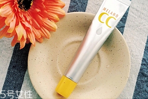 樂敦CC能涂在痘痘上嗎？痘痘與痘印均能改善