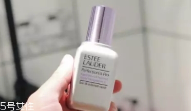 雅詩蘭黛線雕精華和小棕瓶哪個好？一起使用效果佳