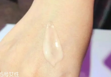 雅詩蘭黛線雕精華和小棕瓶哪個好？一起使用效果佳