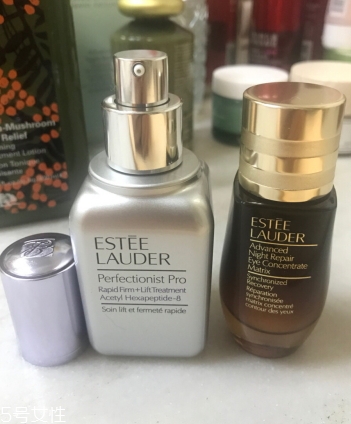 雅詩蘭黛線雕精華和小棕瓶哪個好？一起使用效果佳