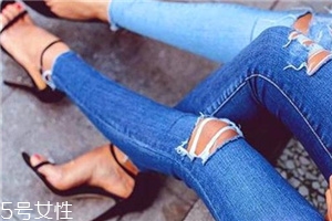 牛仔褲能配高跟鞋嗎？精致女生的穿搭法則