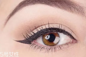 眼線(xiàn)眼尾怎么畫(huà)好看？用透明膠畫(huà)出優(yōu)美弧度