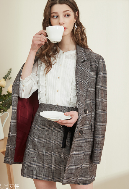 雙排扣西裝怎么搭配？盡顯帥氣女王范兒