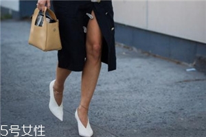 v口鞋怎么搭配？女人味十足的穿搭