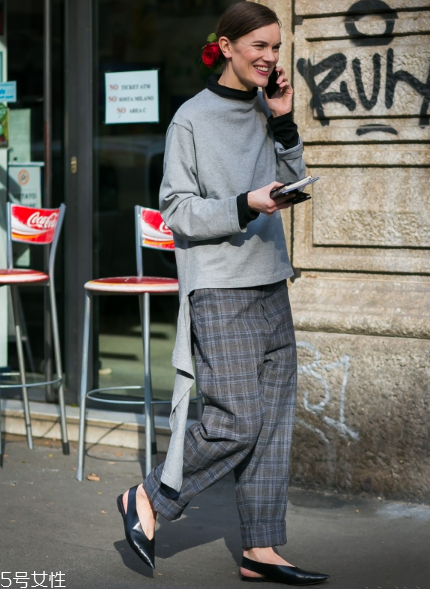 v口鞋怎么搭配？女人味十足的穿搭