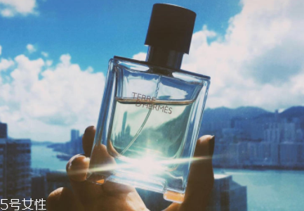 愛馬仕大地香水好聞嗎？香味濃烈卻清新