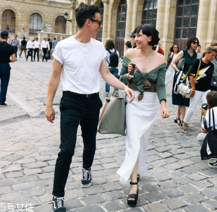 防水臺(tái)高跟鞋怎么搭配？拉長(zhǎng)氣質(zhì)細(xì)腿