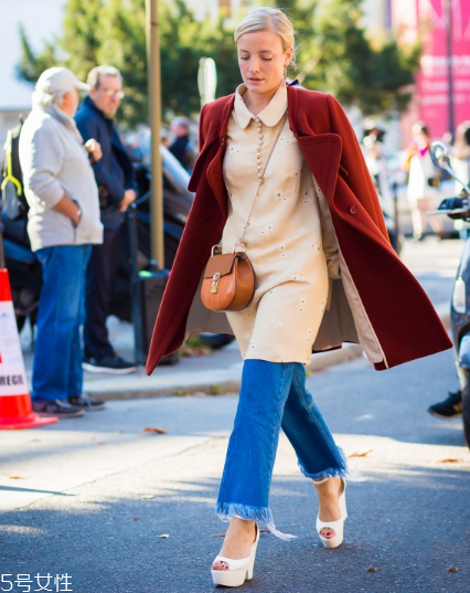 防水臺(tái)高跟鞋怎么搭配？拉長(zhǎng)氣質(zhì)細(xì)腿