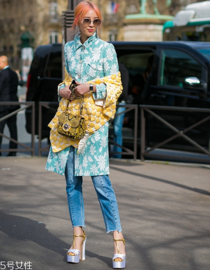 防水臺(tái)高跟鞋怎么搭配？拉長(zhǎng)氣質(zhì)細(xì)腿