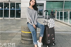 拼色牛仔褲什么樣的好看？這三款最時髦