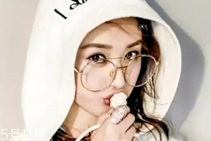 戴眼鏡好看還是不戴眼鏡好看？寬眼距戴眼鏡很精致