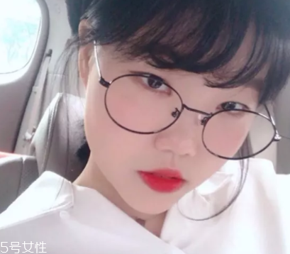 戴眼鏡好看還是不戴眼鏡好看？寬眼距戴眼鏡很精致