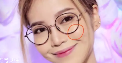 戴眼鏡好看還是不戴眼鏡好看？寬眼距戴眼鏡很精致