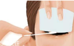 卸眼妝眼睛刺痛怎么辦？5款溫和不刺激的眼部卸妝推薦