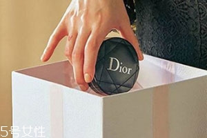 迪奧2018年皮革氣墊多少錢？迪奧包包同款質(zhì)感