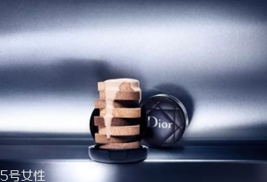 迪奧2018年皮革氣墊多少錢？迪奧包包同款質(zhì)感