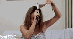 復(fù)古卷發(fā)什么顏色好看？小卷發(fā)黑色顯老