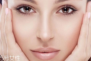 外油內(nèi)干的皮膚用什么護膚品？4款調(diào)節(jié)水油的神器