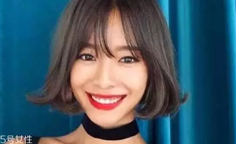 皮膚白的人染什么顏色的頭發(fā)好看？避免冷色調(diào)