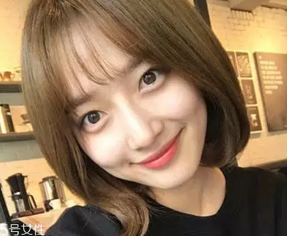 皮膚白的人染什么顏色的頭發(fā)好看？避免冷色調(diào)