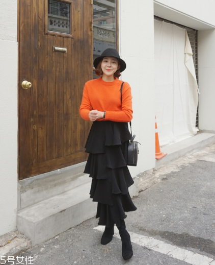 黑色長(zhǎng)裙搭配什么上衣？自帶顯瘦效果