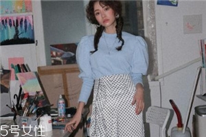 波點裙搭配什么上衣？復古混搭風女王