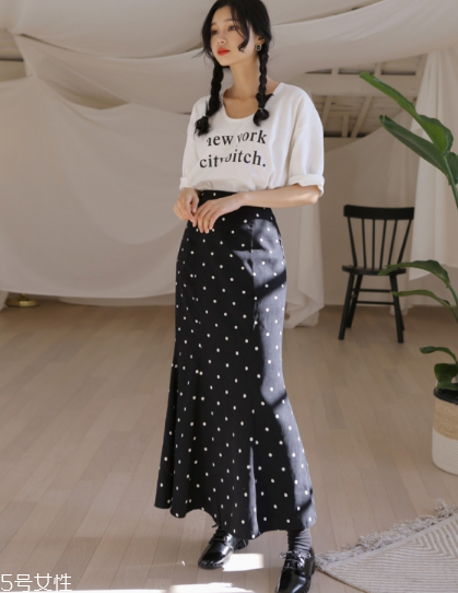 波點裙搭配什么上衣？復古混搭風女王