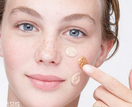 素顏霜和妝前乳一樣嗎 妝前乳跟素顏霜的使用順序 素顏霜和妝前乳一樣嗎 妝前乳跟素顏霜的使用順序