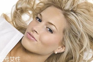 自己在家染發(fā)怎么染？居家輕松DIY染發(fā)