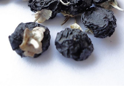 黑枸杞會(huì)泡成白色嗎？有這個(gè)可能