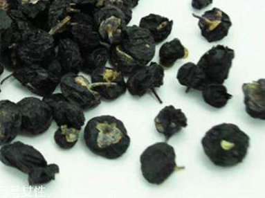 黑枸杞會(huì)泡成白色嗎？有這個(gè)可能