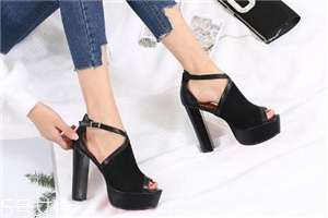 穿高跟鞋如何走路？高跟鞋這樣穿更優(yōu)雅