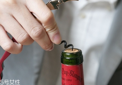 紅酒怎么保存 打開(kāi)的和沒(méi)開(kāi)封儲(chǔ)存各不同