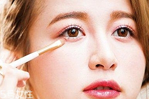 臥蠶筆怎么畫臥蠶？三步讓你擁有少女般的眼眸